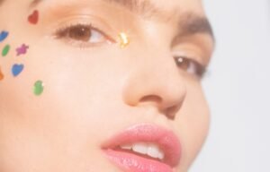 Read more about the article How To Layer Skincare For Sensitive Acne-Prone Skin