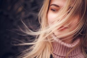 Read more about the article How To Add Moisture To Dry Hair