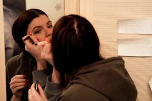 Read more about the article How to Apply Winged Eyeliner: 9 Foolproof Tips