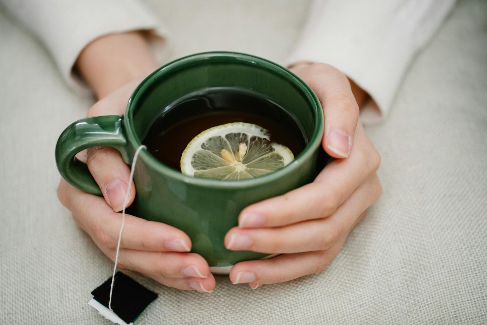 You are currently viewing 9 Soothing Lemon Balm Tea Recipes